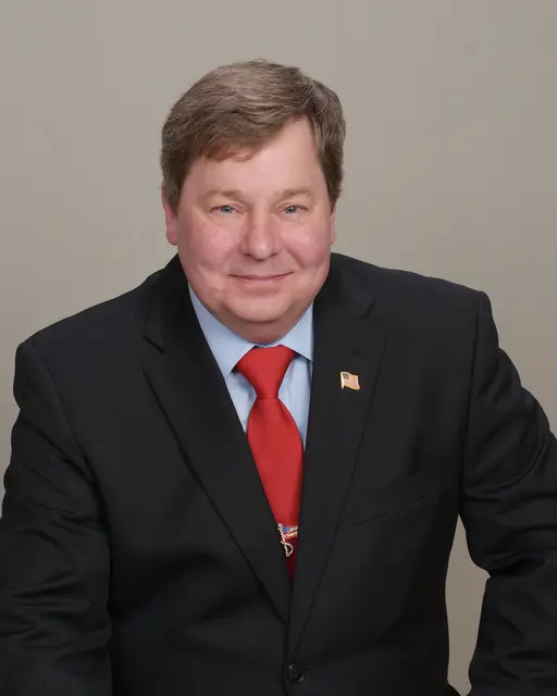 A profile picture of Don Hewett.