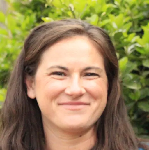 A profile picture of Beth Bronson.