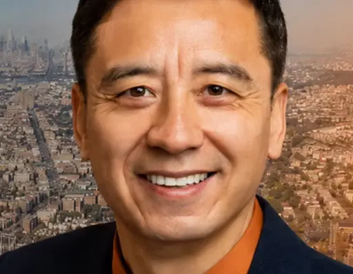 A profile picture of Larry He.