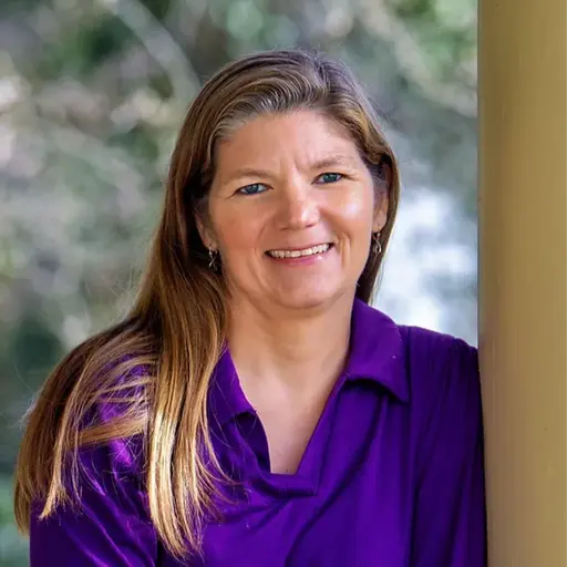 A profile picture of Jennifer Bennington.