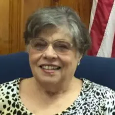 A profile picture of Suzanne Stark.