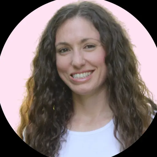 A profile picture of Lara Donnelly.