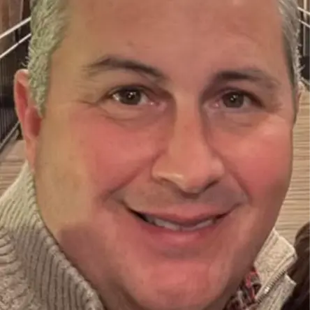 A profile picture of Dean Hunter.