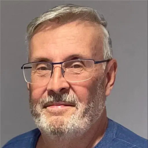 A profile picture of Ernie Thalasinos.