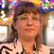 A profile picture of Ruth Gao.