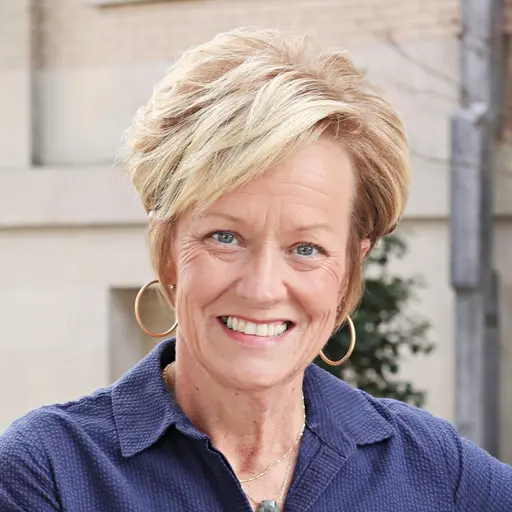 A profile picture of Julie Whitfield.