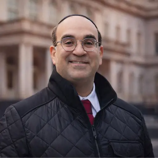 A profile picture of Pesach Osina.