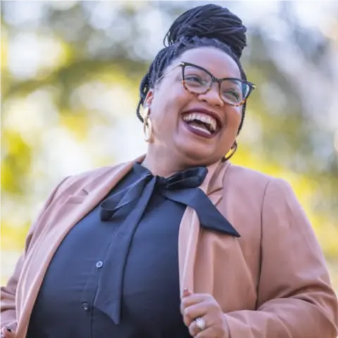 A profile picture of Rochelle Hobbs.