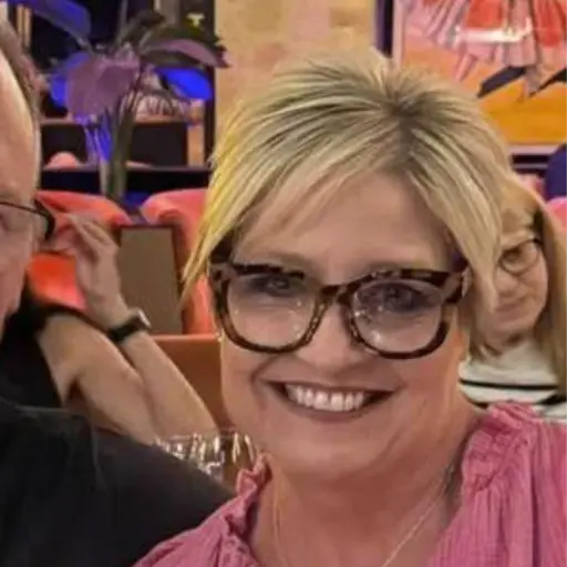 A profile picture of Holly Anderson.