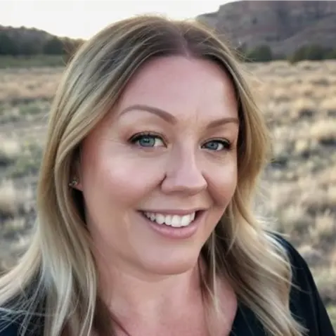 A profile picture of Sarah Thompson.