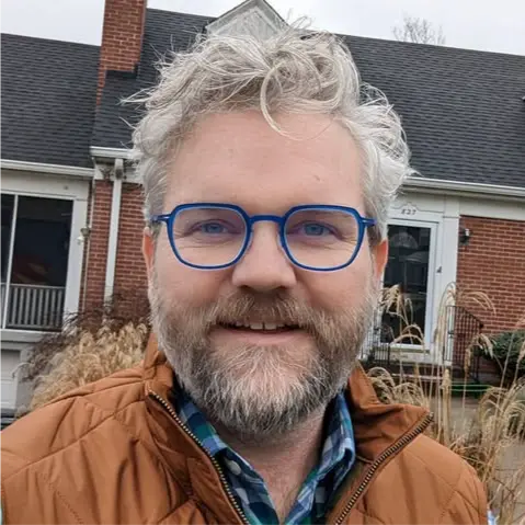 A profile picture of Lee Burkett.