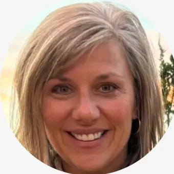 A profile picture of Amy Olson.