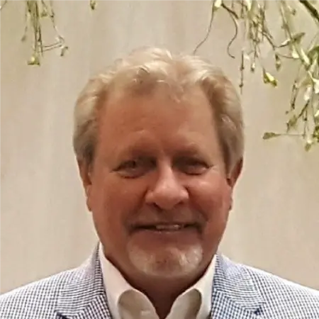 A profile picture of Gil Felhoelter.