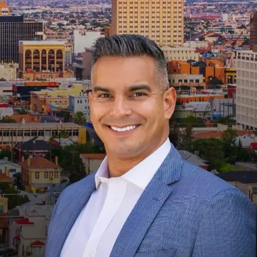 A profile picture of Matthew Guzman.