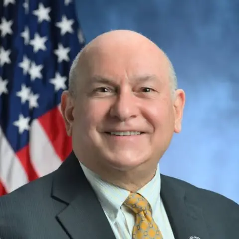 A profile picture of Chris Burdick.