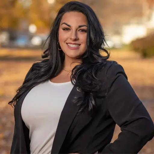A profile picture of Krystin Arnold.