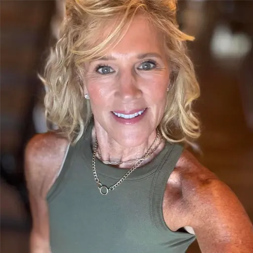 A profile picture of Kelly CARL.
