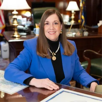 A profile picture of Lisa Baker.