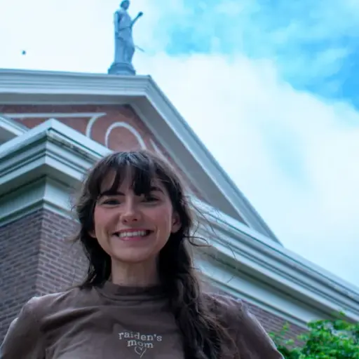 A profile picture of Caitlin Lamb.